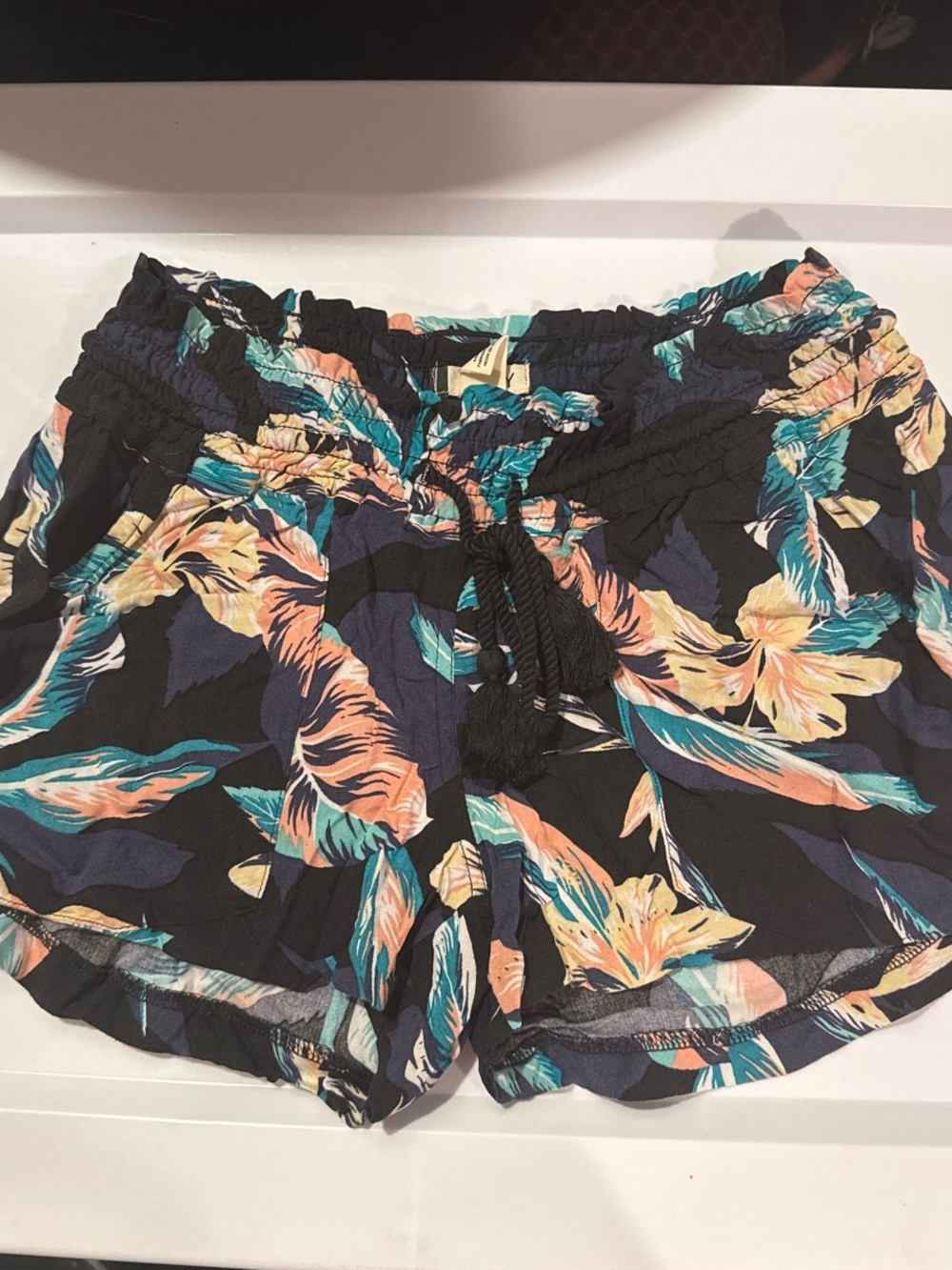 Women's Tropical Print Drawstring Shorts - Black Floral